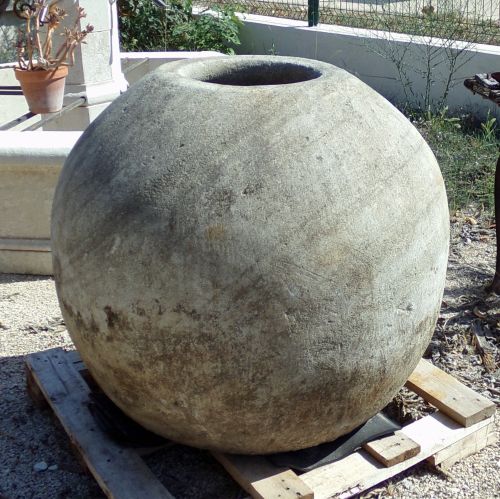 Imposante jardinière ronde en pierre patinée - Atelier Alain BIDAL (Provence)