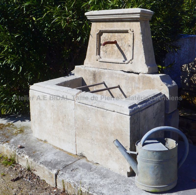 Small wall fountain in weathered stones : a country-style garden fountain from Atelier Alain BIDAL (Provence)
