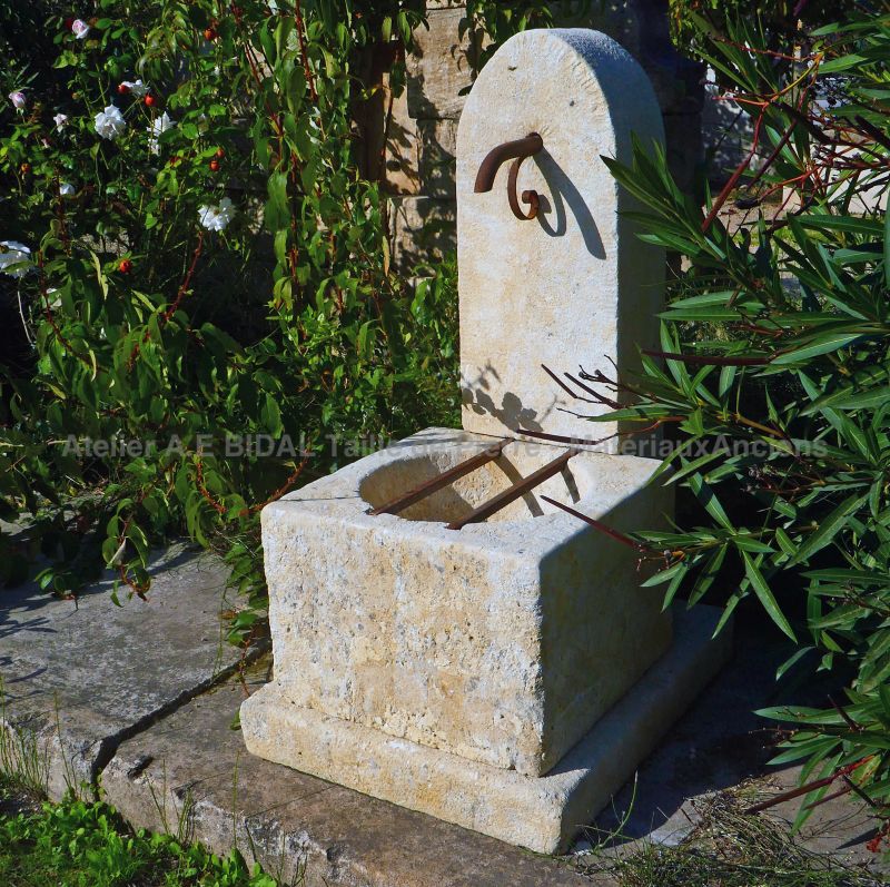 Small garden fountain in weathered stones for sale at Atelier Alain BIDAL (Provence)